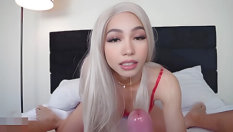 Pretty Ebony Ts Valentine Blowjob
