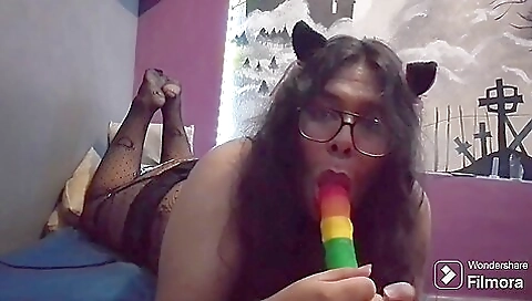 Sexy youngerly shows off her boyfriend