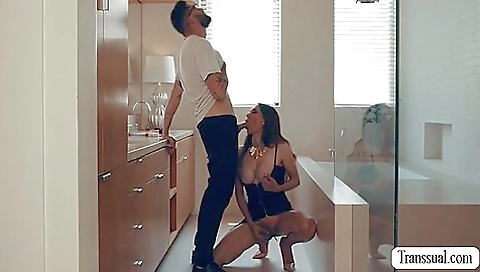 Hawt sweetheart gives head to sexy boyfriend