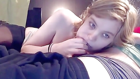 Married girl gets fucked in a mouth