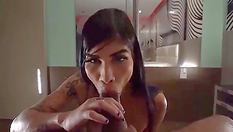 She has nature's a pussy in bed